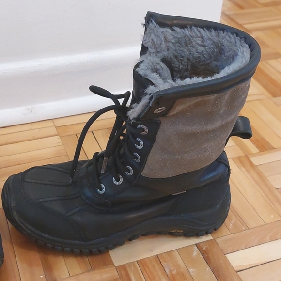 Ugg Adirondack II sheepwool inside leather and suede boots size 6.5 - Picture 4 of 16